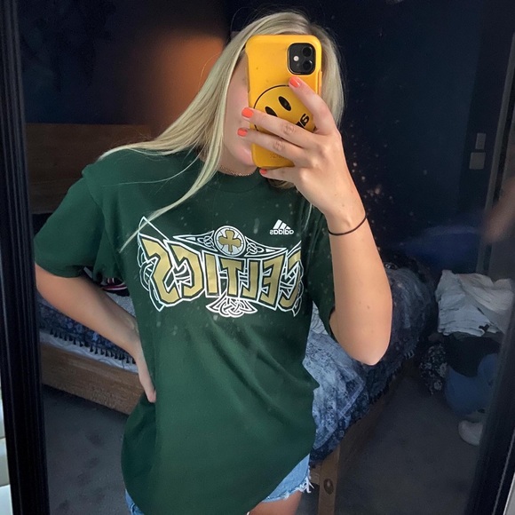 ☘️Boston Celtics Shirt ☘️ - Picture 1 of 2